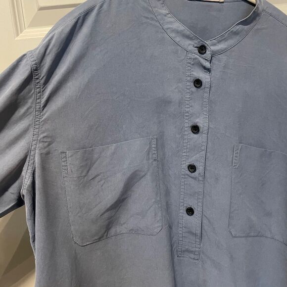 Everlane Washable Silk Henley in blue, size 8 - Picture 3 of 7